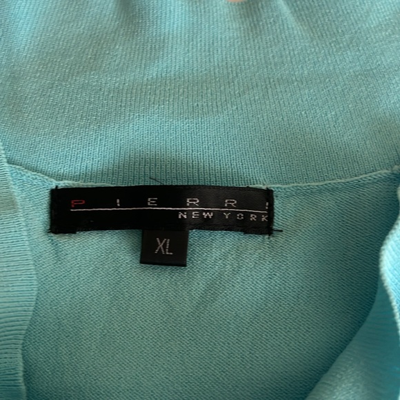 Summer ready top with knot detail at neckline - Picture 6 of 6